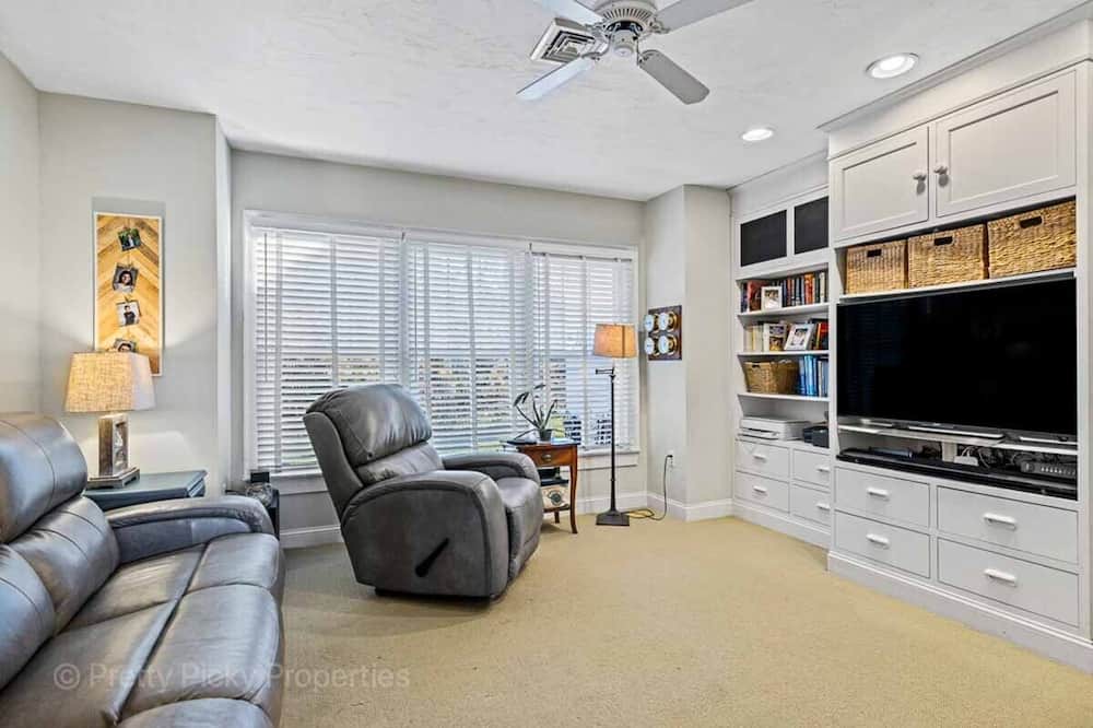 Photo of Bedroom in Yarmouth Port