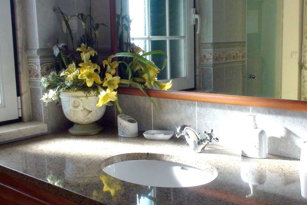 Photo of Bathroom in Vilar da Mo
