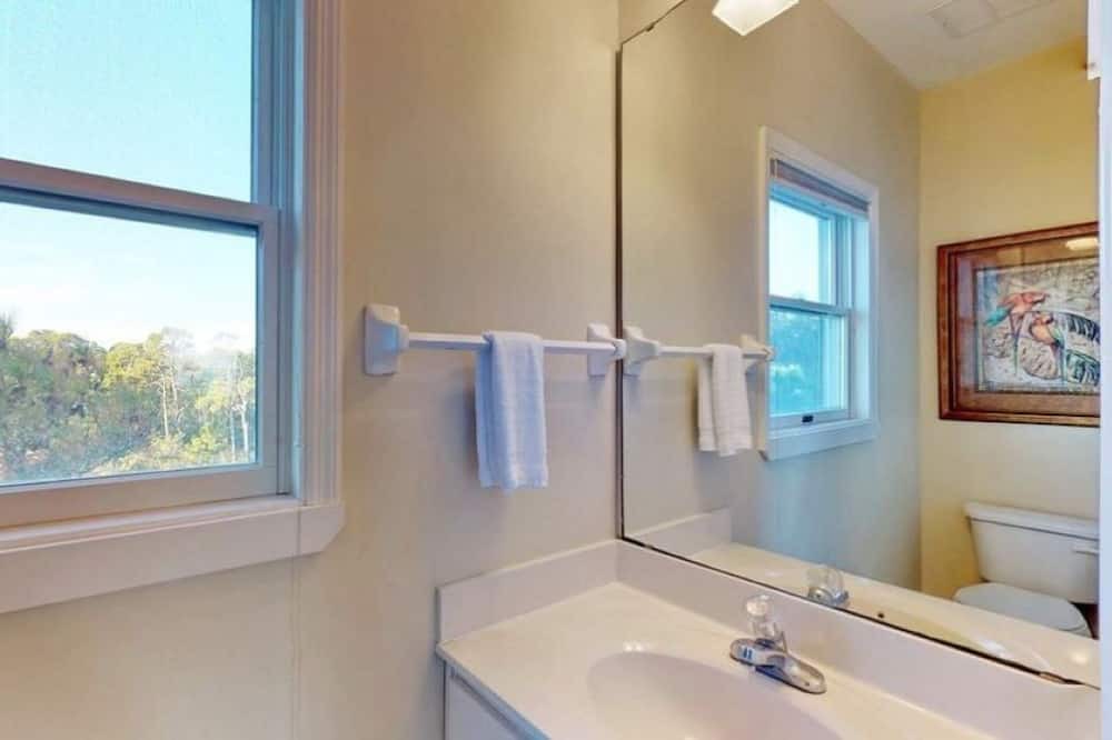 Photo of Bathroom in Treasure Beach Village