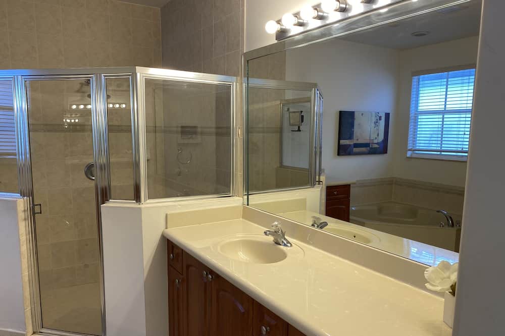 Photo of Bathroom in Tamiami