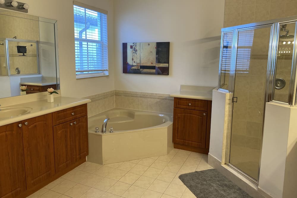 Photo of Bathroom in Tamiami