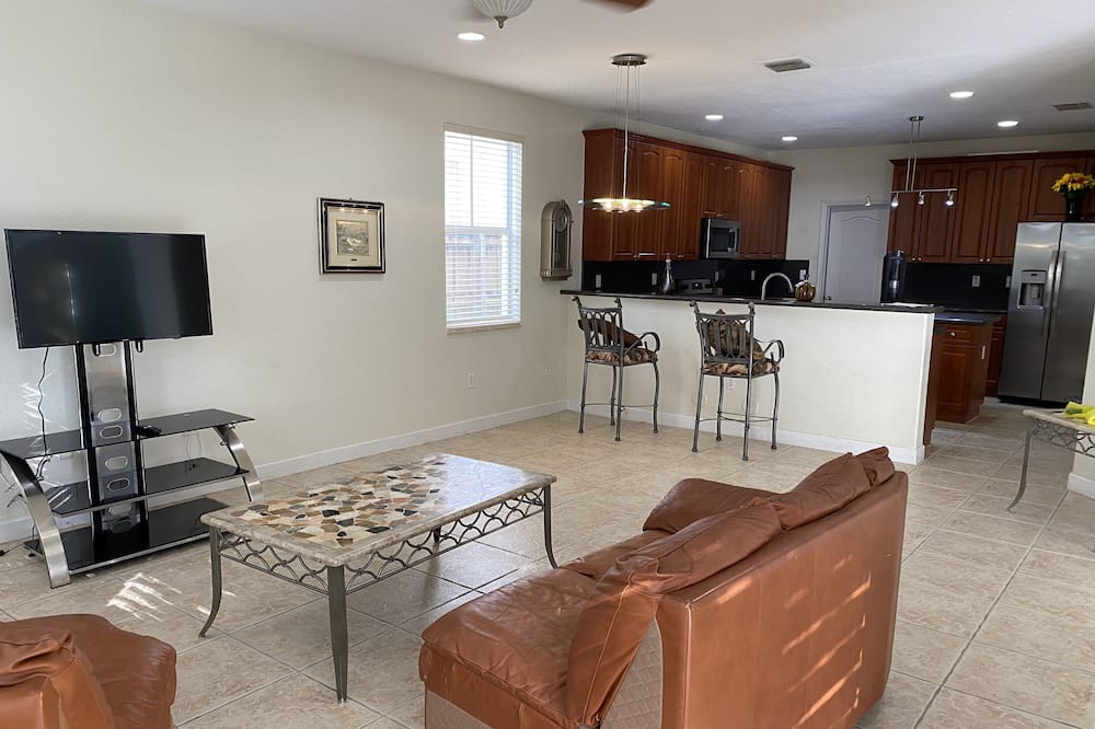 Photo of Livingroom in Tamiami