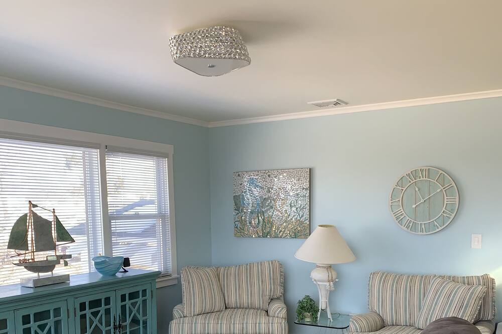 Photo of Livingroom in Center Moriches