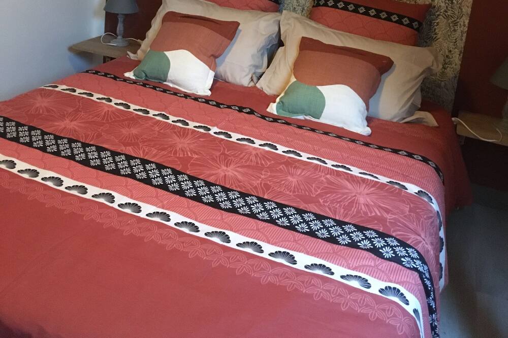 Photo of Bedroom in Plescop