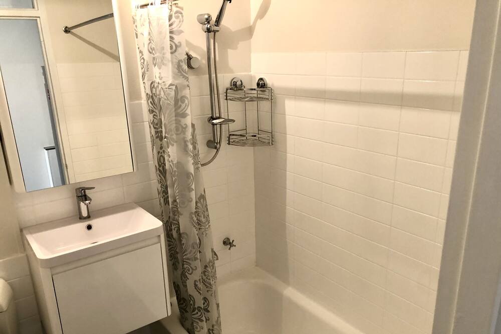Photo of Bathroom in Elizabeth Bay