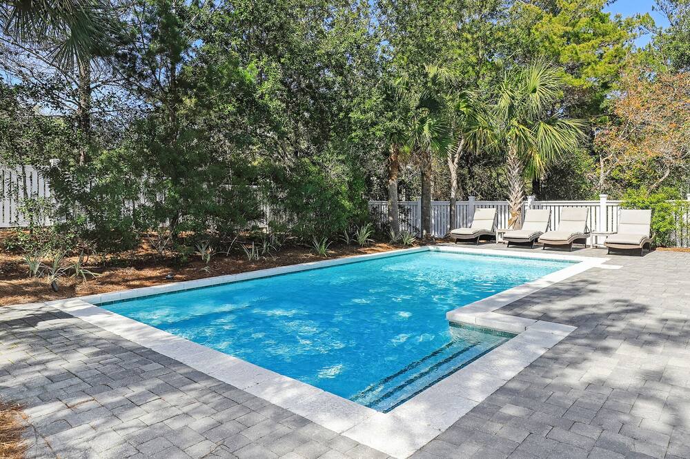 Photo of Outdoor in White's Gulfview