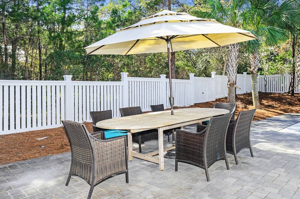 Photo of Outdoor in White's Gulfview