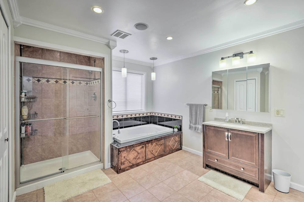 Photo of Bathroom in Town of Owasco