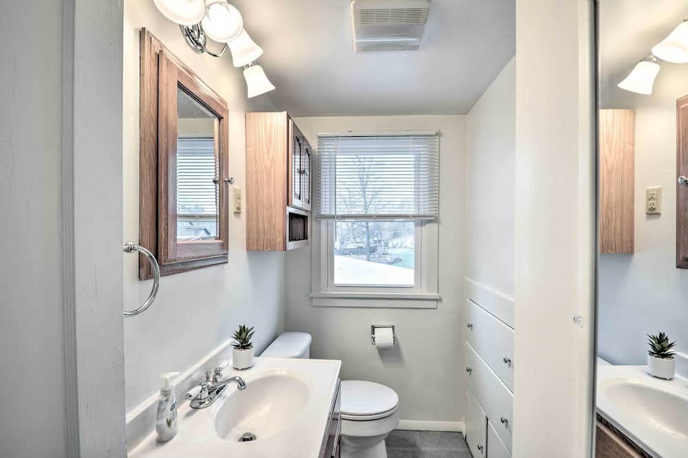 Photo of Bathroom in Town of Owasco