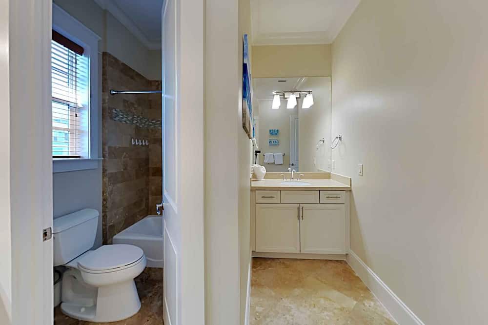 Photo of Bathroom in Lakeside at Blue Mountain Beach