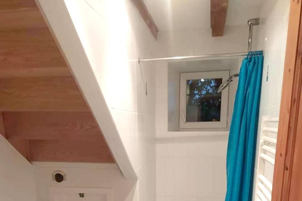 Photo of Bathroom in Rostrenen