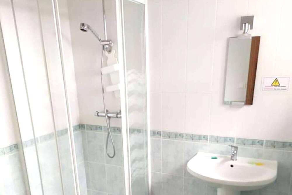 Photo of Bathroom in Rostrenen