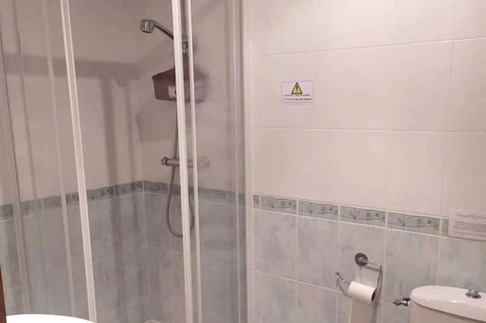 Photo of Bathroom in Rostrenen