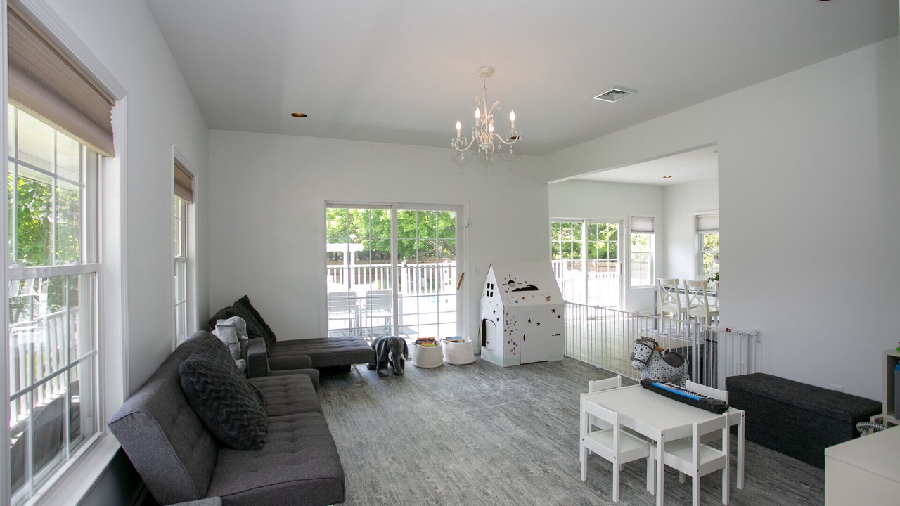 Photo of Livingroom in Westhampton