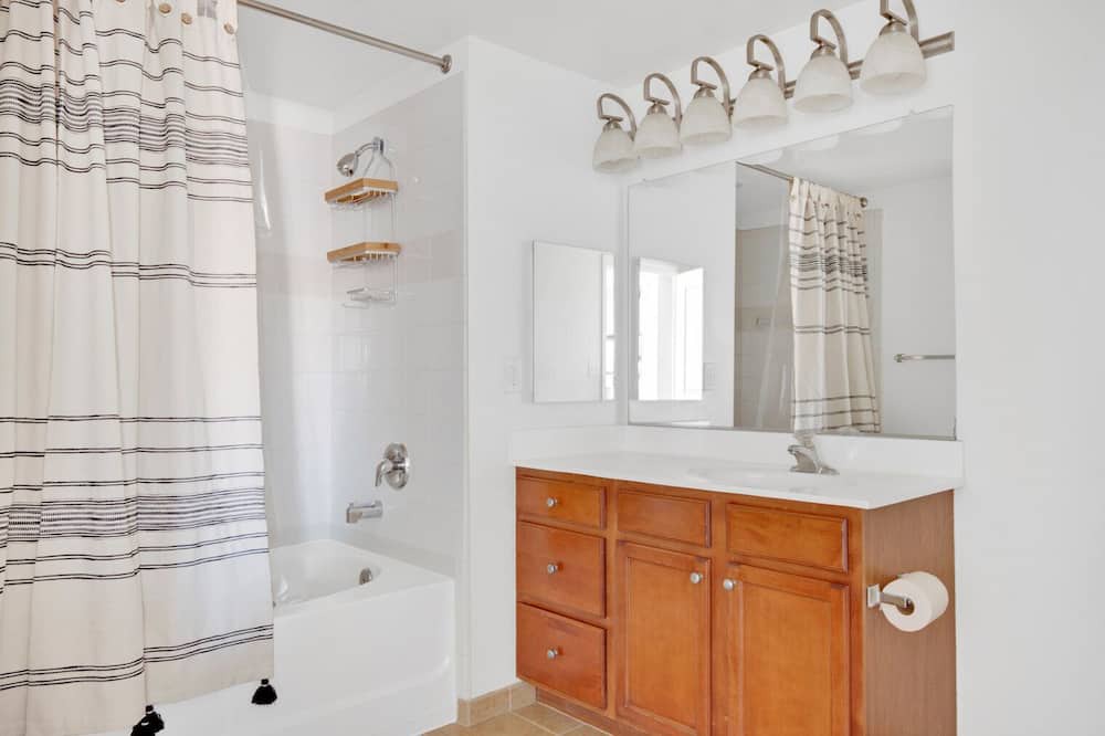 Photo of Bathroom in Logan Circle