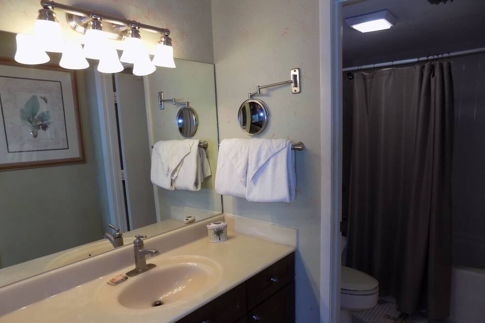 Photo of Bathroom in Biltmore Beach