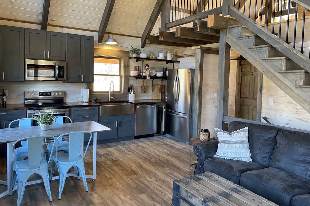 Photo of Livingroom in Burks Fork