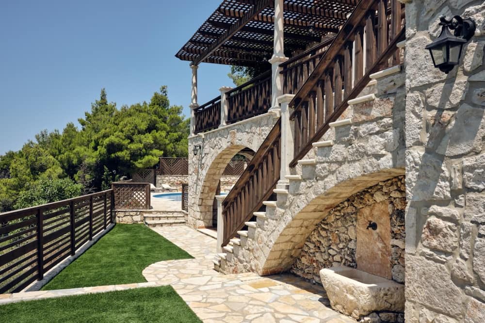 Photo of Outdoor in Anafonitria