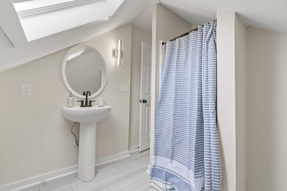 Photo of Bathroom in Nassawadox