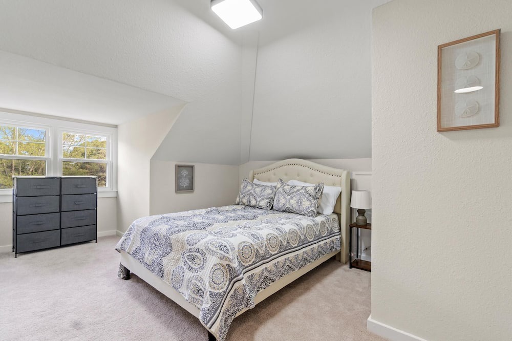 Photo of Bedroom in Nassawadox