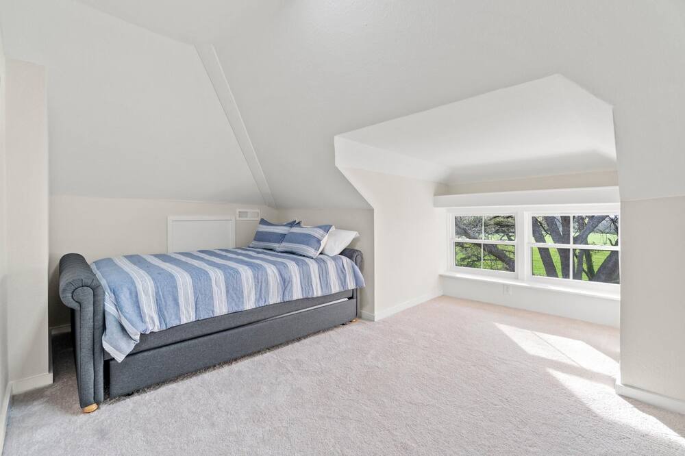 Photo of Bedroom in Nassawadox