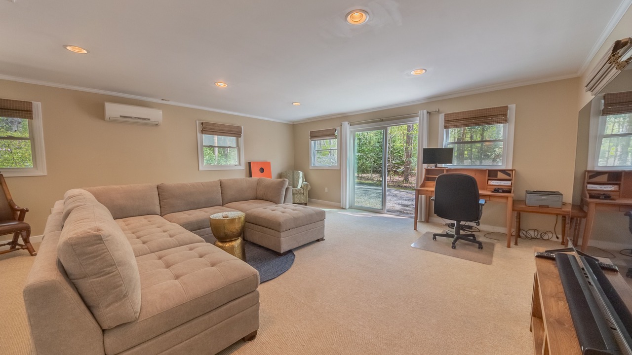 Photo of Livingroom in Weems