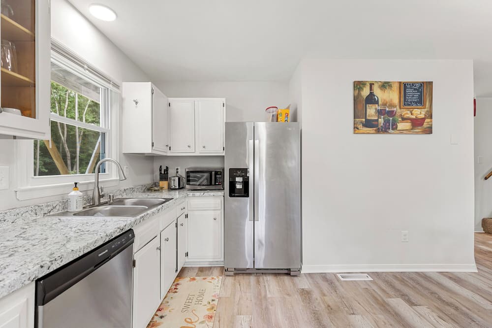 Photo of Kitchen in Chesterfield