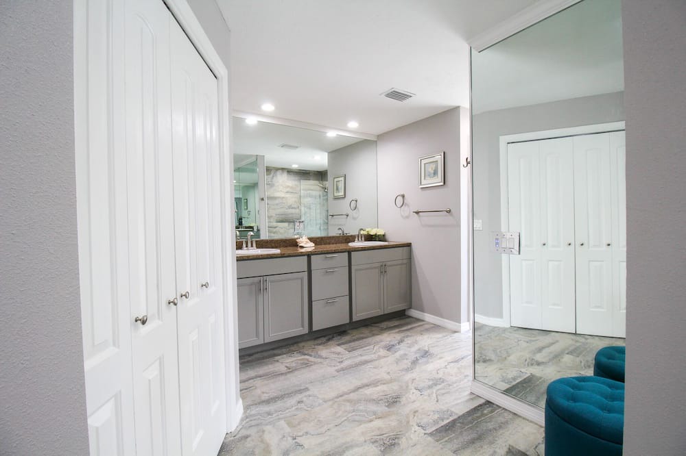 Photo of Bathroom in Golden Beach