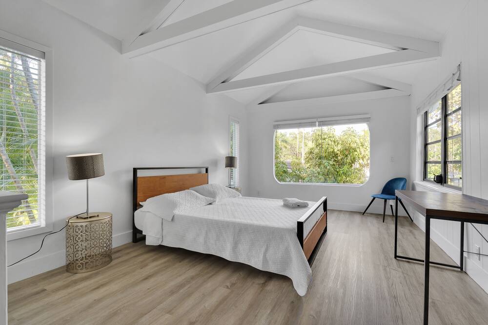 Photo of Bedroom in Northeast Coconut Grove