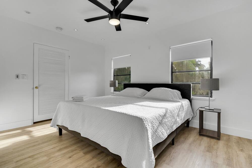 Photo of Bedroom in Northeast Coconut Grove