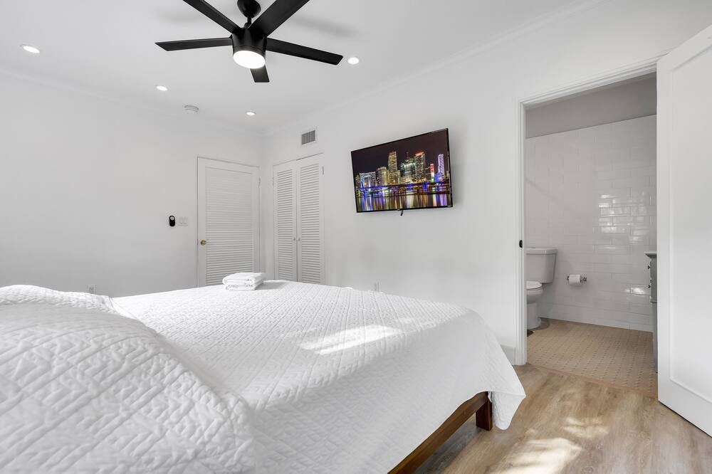 Photo of Bedroom in Northeast Coconut Grove