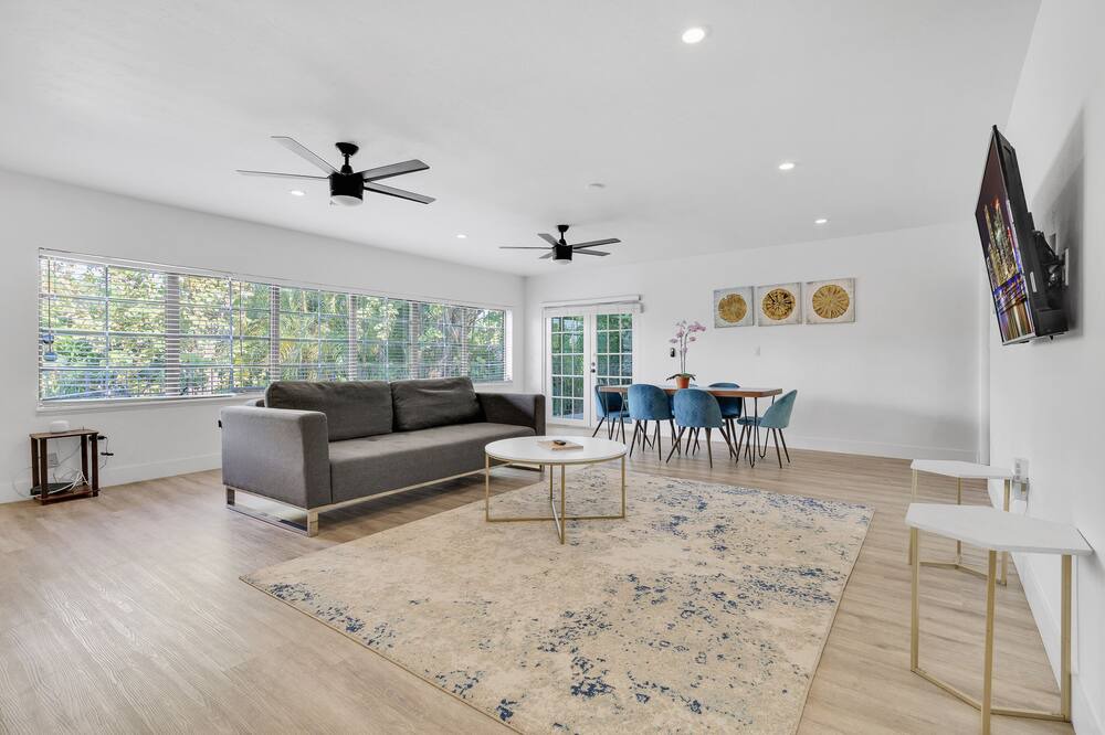 Photo of Livingroom in Northeast Coconut Grove