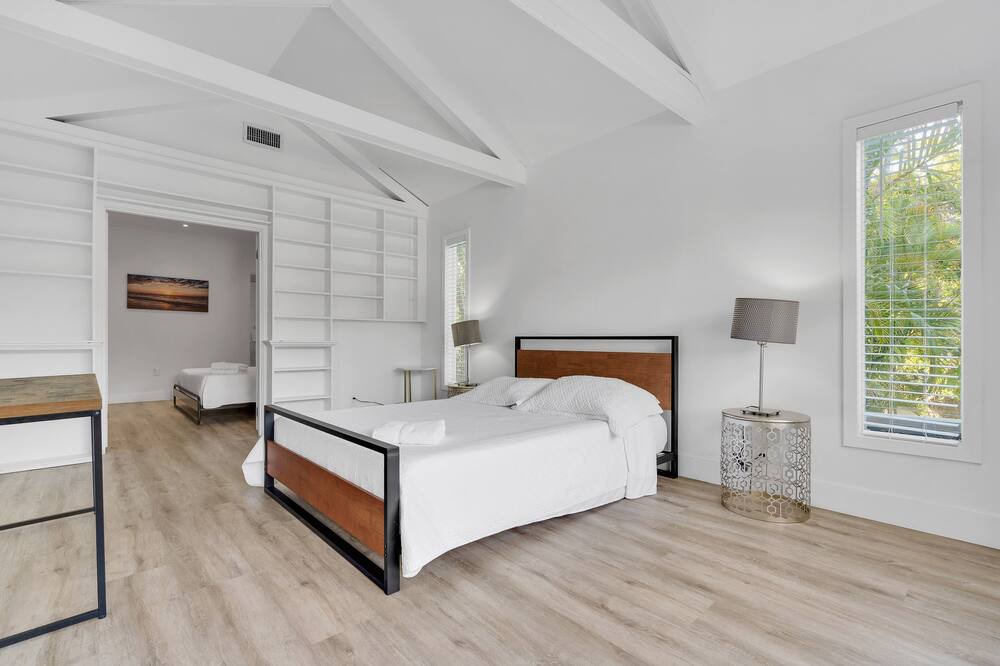 Photo of Bedroom in Northeast Coconut Grove