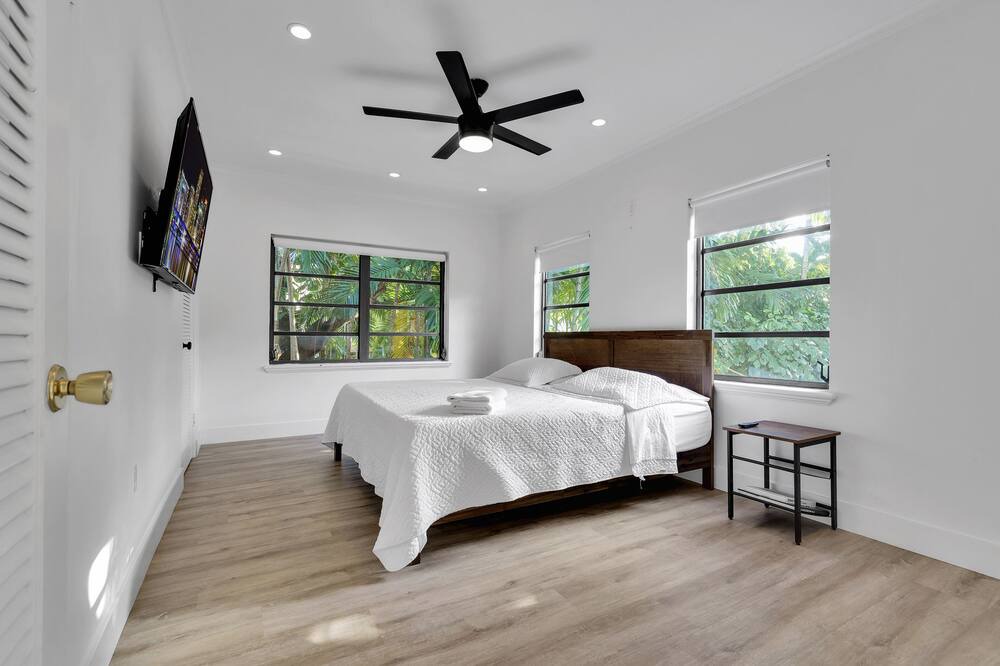 Photo of Bedroom in Northeast Coconut Grove