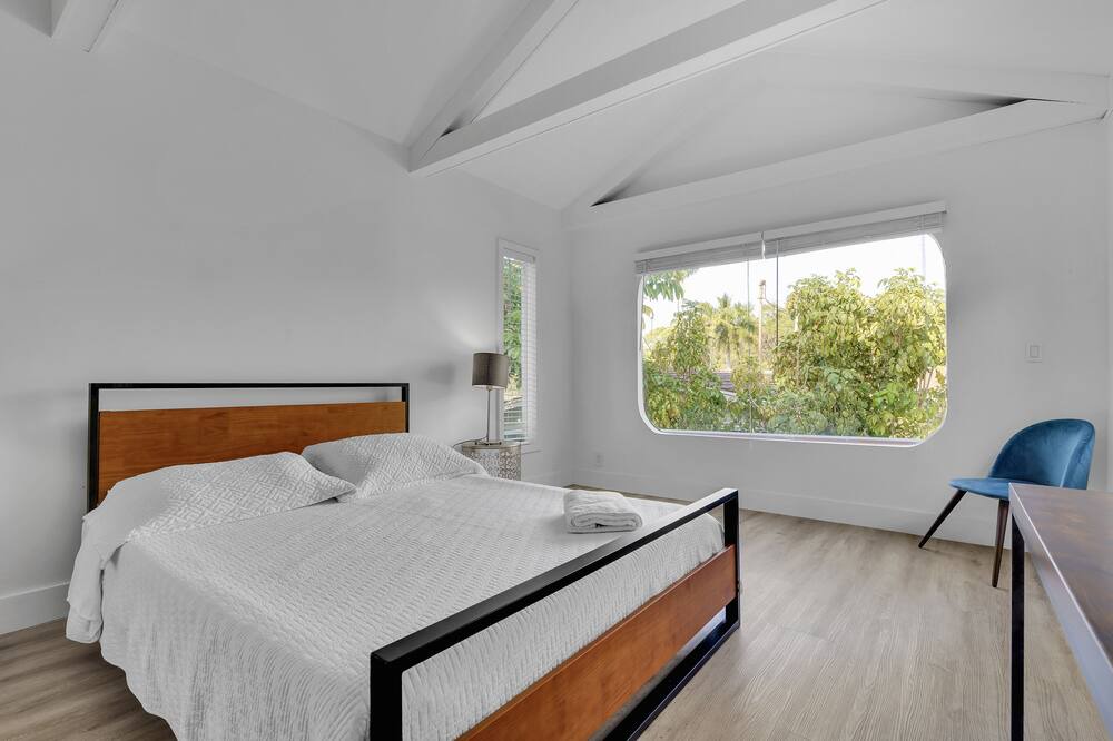 Photo of Bedroom in Northeast Coconut Grove