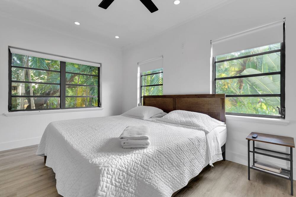 Photo of Bedroom in Northeast Coconut Grove