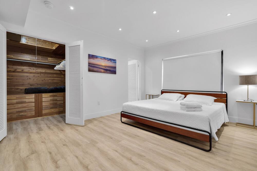 Photo of Bedroom in Northeast Coconut Grove