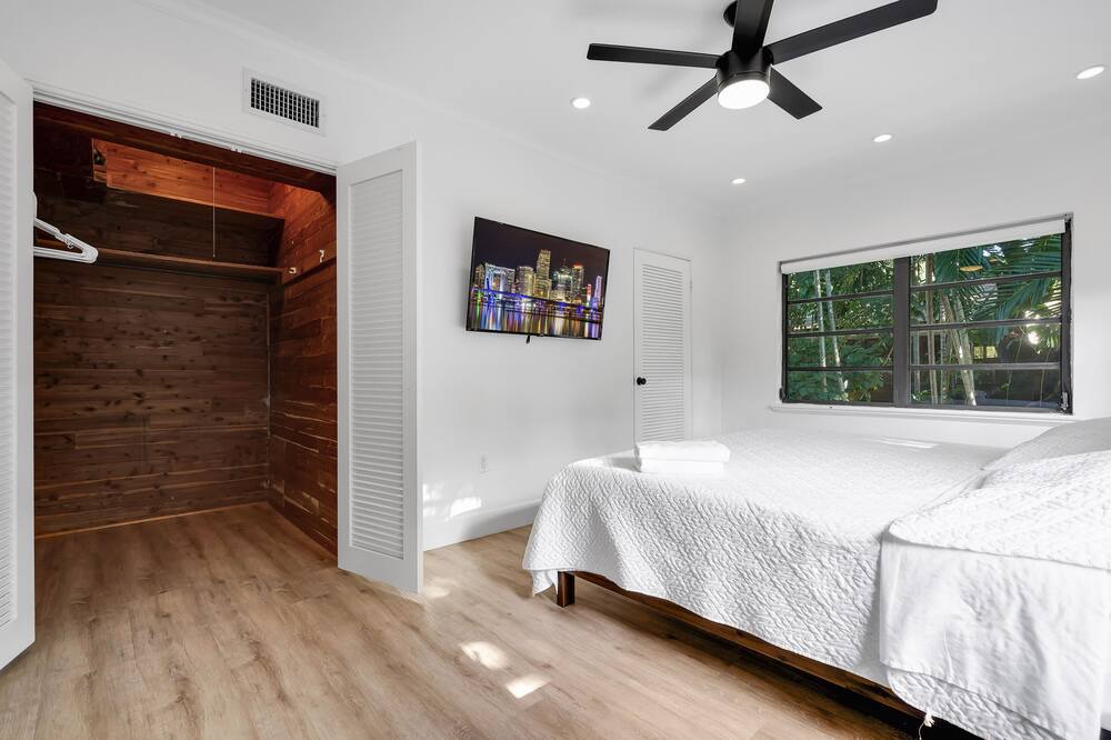 Photo of Bedroom in Northeast Coconut Grove