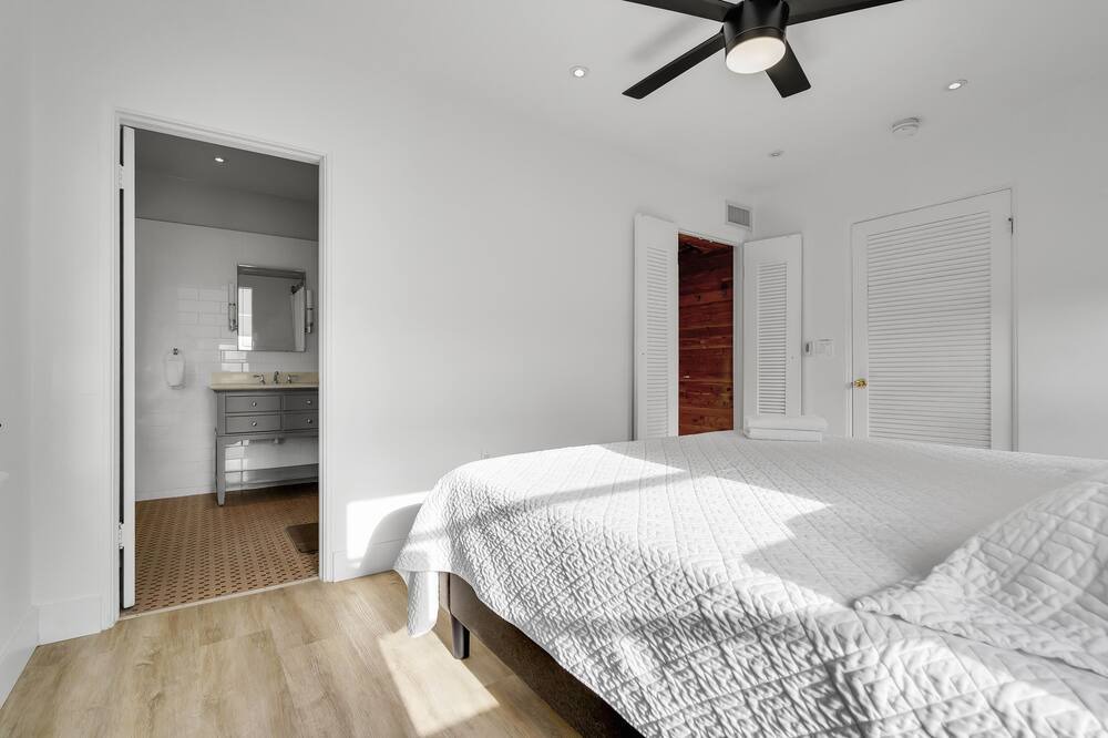 Photo of Bedroom in Northeast Coconut Grove