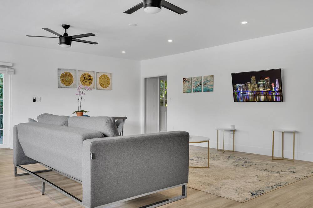Photo of Livingroom in Northeast Coconut Grove