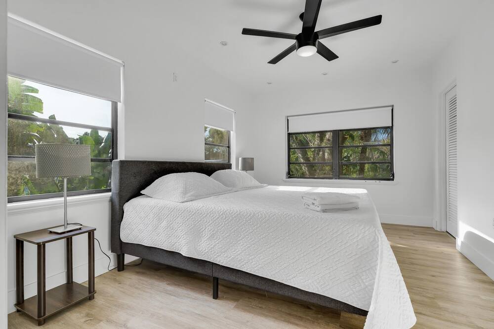 Photo of Bedroom in Northeast Coconut Grove
