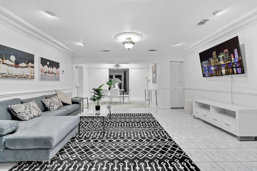 Photo of Livingroom in The Roads