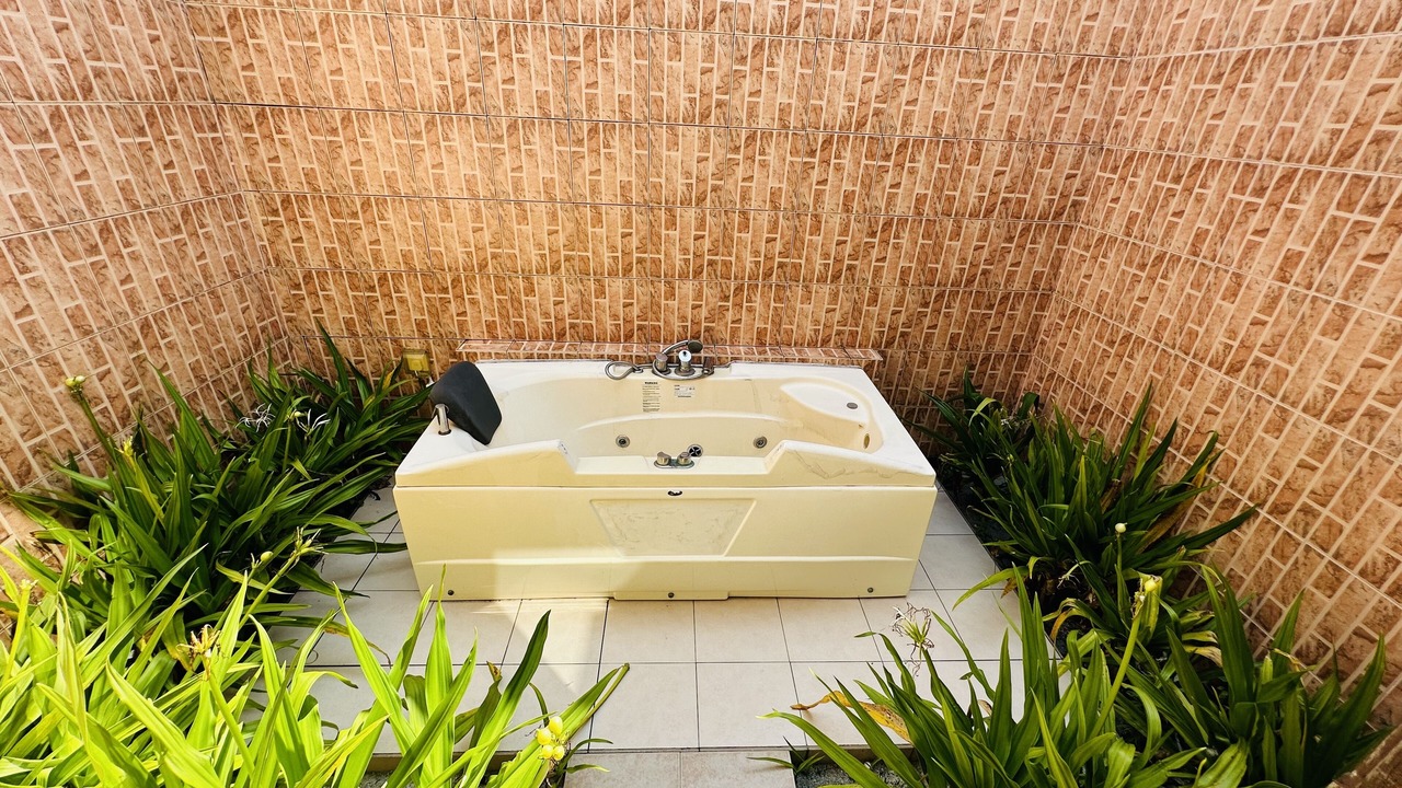 Photo of Bathroom in Thulusdhoo Island