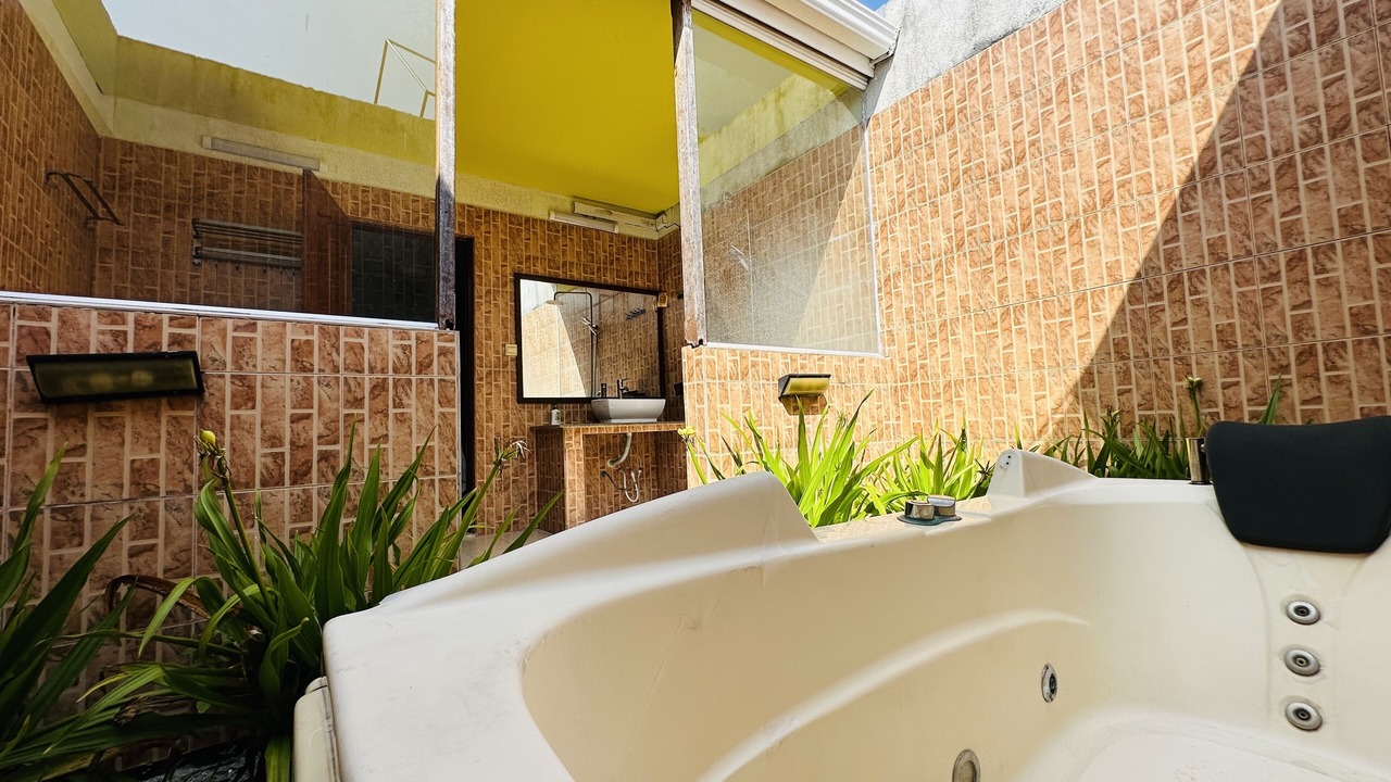 Photo of Bathroom in Thulusdhoo Island