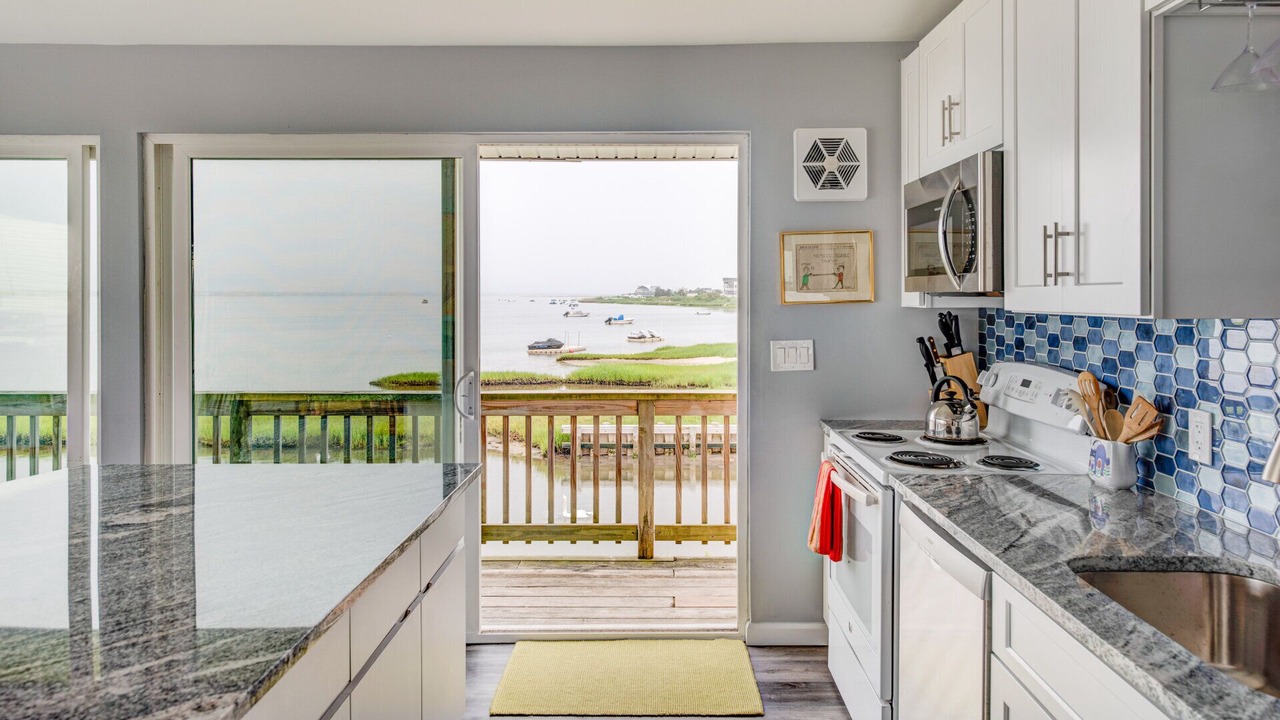 Photo of Kitchen in West Hampton Dunes