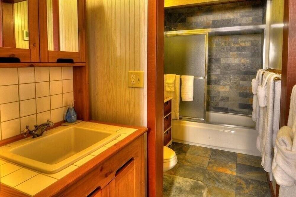 Photo of Bathroom in Skykomish