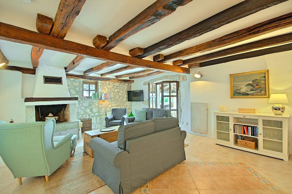 Photo of Livingroom in Musalez