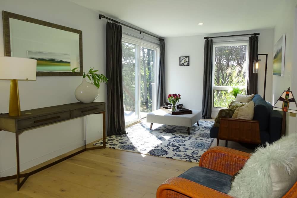 Photo of Bedroom in Indian Neck Heights