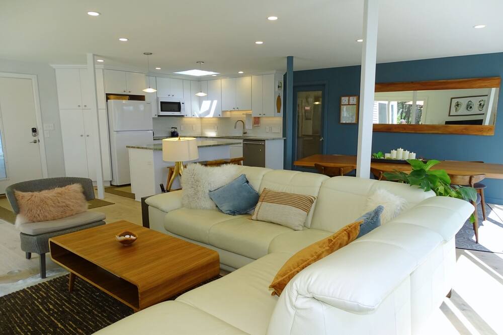 Photo of Livingroom in Indian Neck Heights
