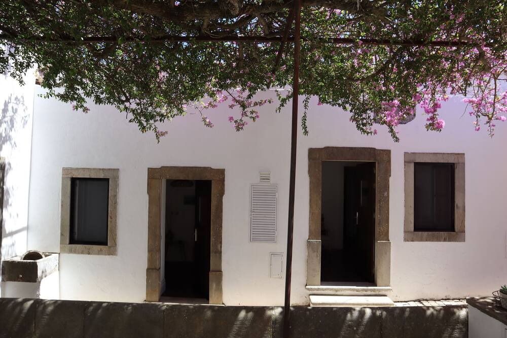 Photo of Outdoor in Benatrite